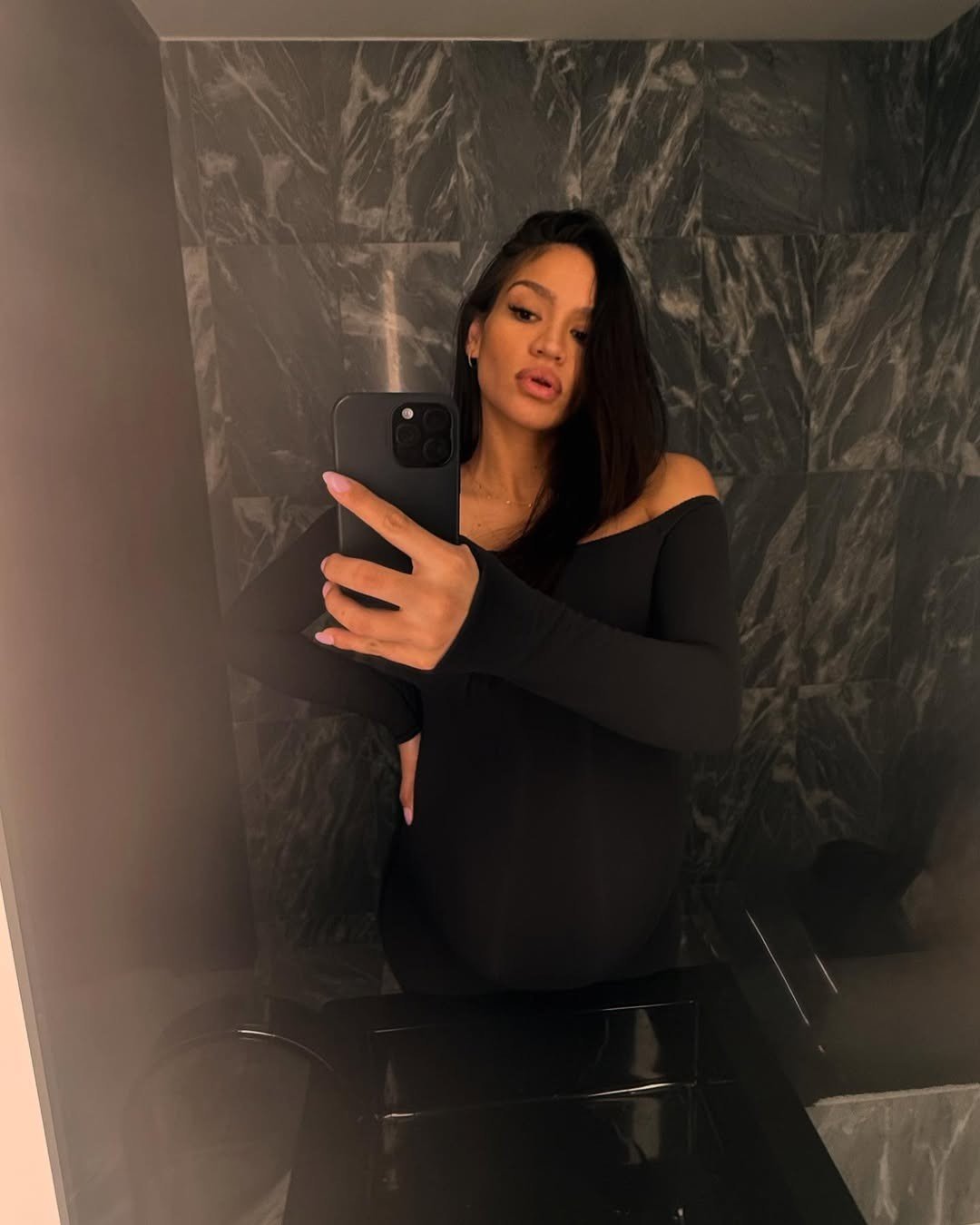 cassie-ventura,-cantora-e-testemunha-do-caso-diddy,-da-a-luz-a-filho