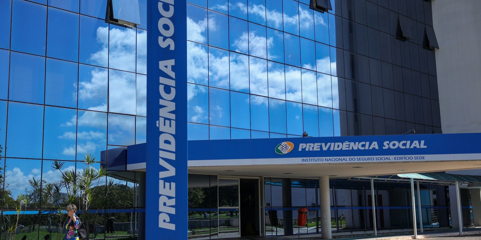 justica-bloqueia-r$-23,8-milhoes-de-suspeitos-de-fraude-contra-inss