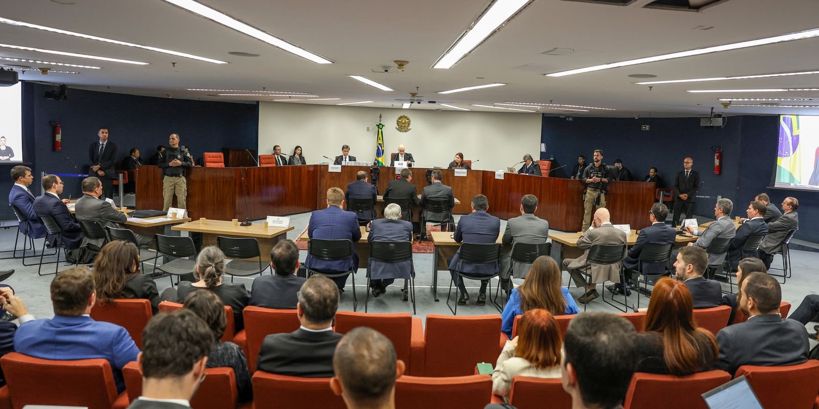 bolsonaro-nega-que-marinha-tenha-colocado-tropas-a-disposicao-do-golpe