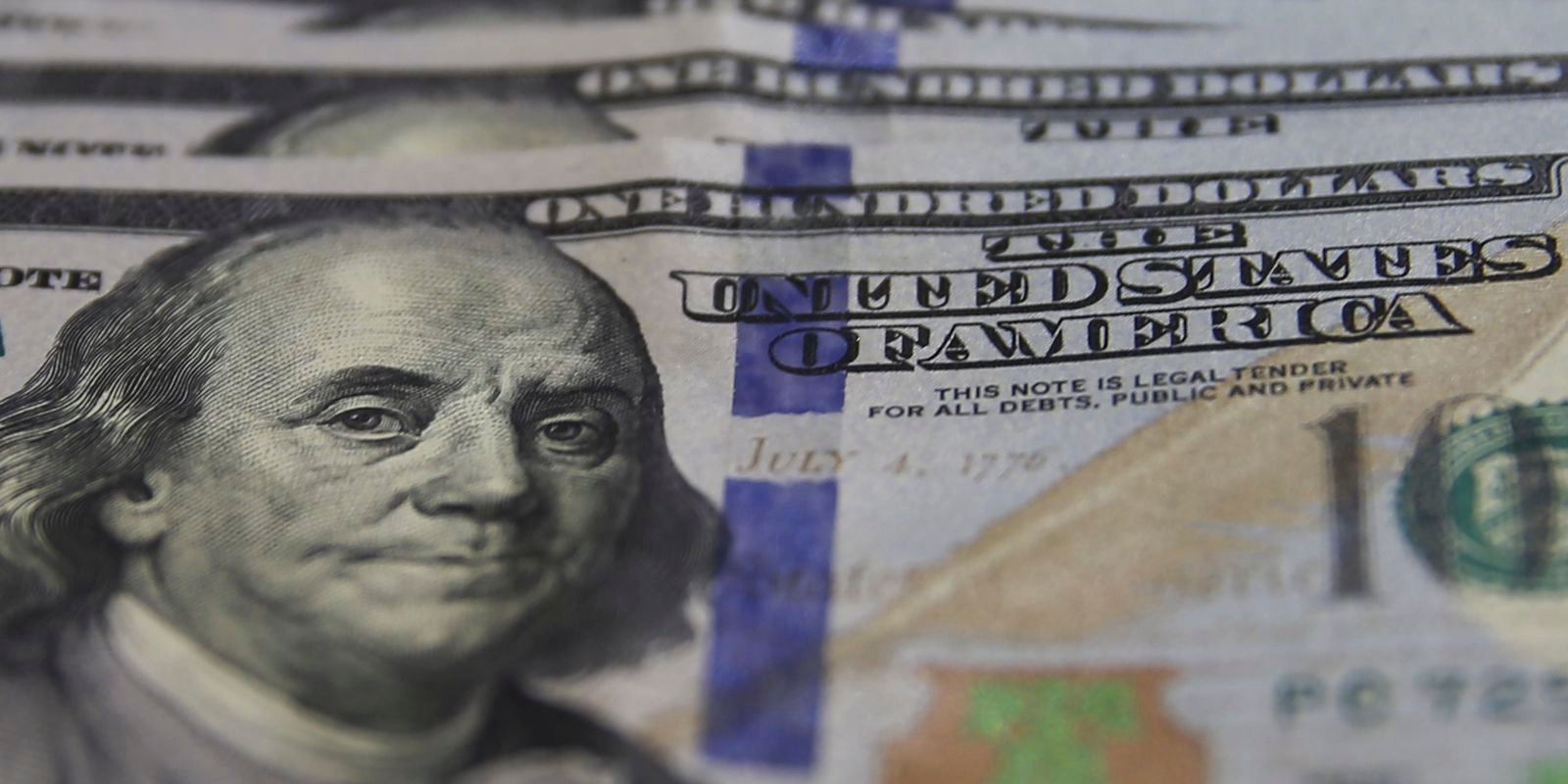 dolar-inicia-a-semana-em-queda-e-fecha-a-r$-5,56