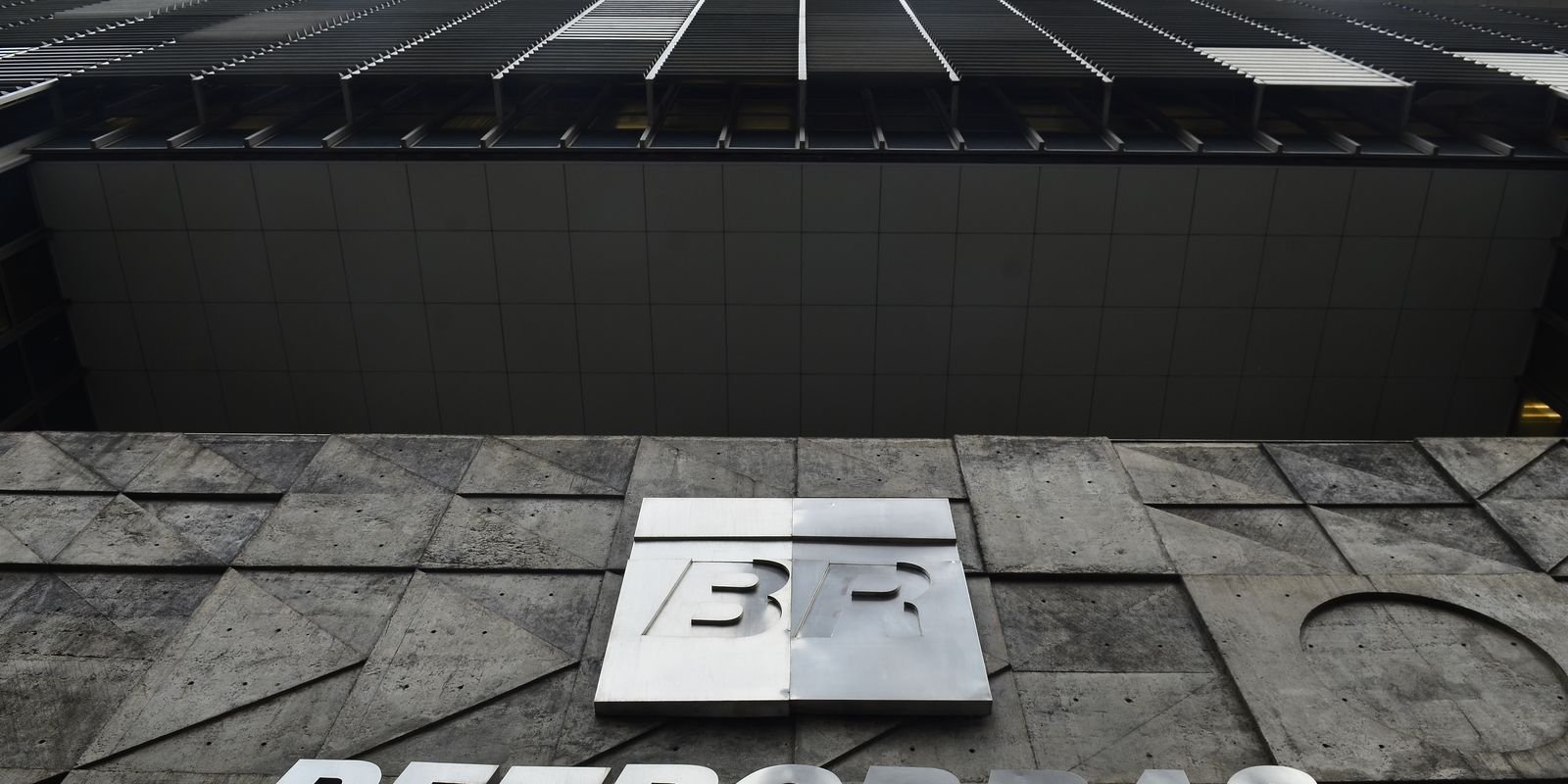 diretor-da-petrobras-atribui-queda-na-bolsa-a-montante-de-dividendos