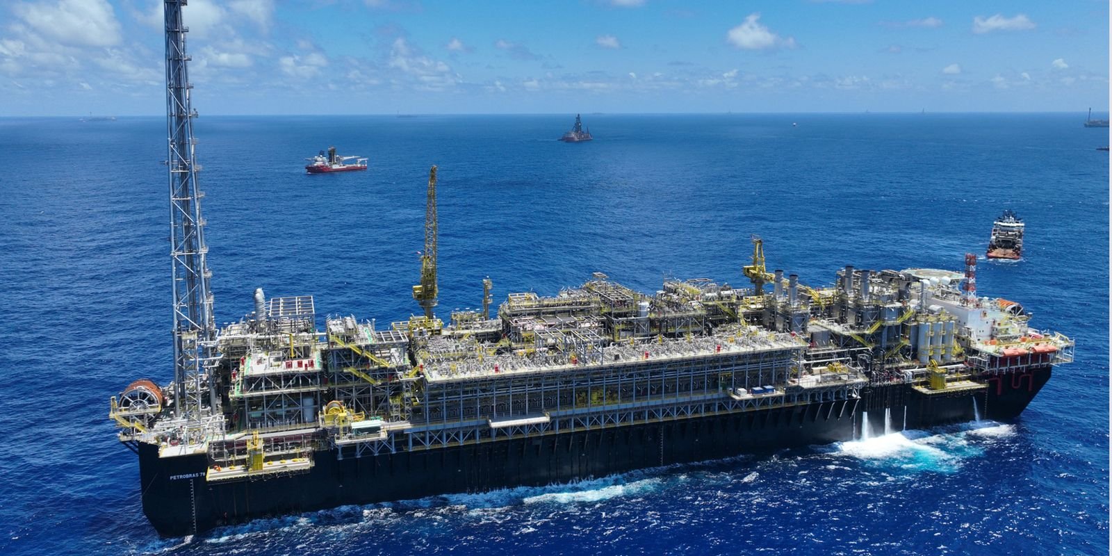 petrobras-e-multada-em-r$-2,5-milhoes-por-vazamento-na-foz-do-amazonas