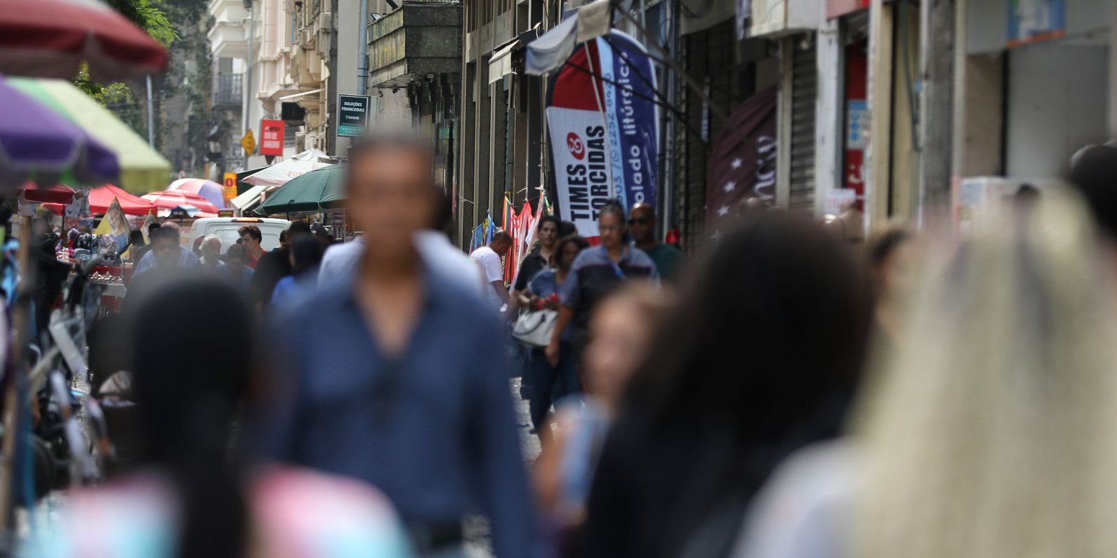 taxa-de-desemprego-de-pretos-e-55%-maior-que-a-de-brancos,-revela-ibge