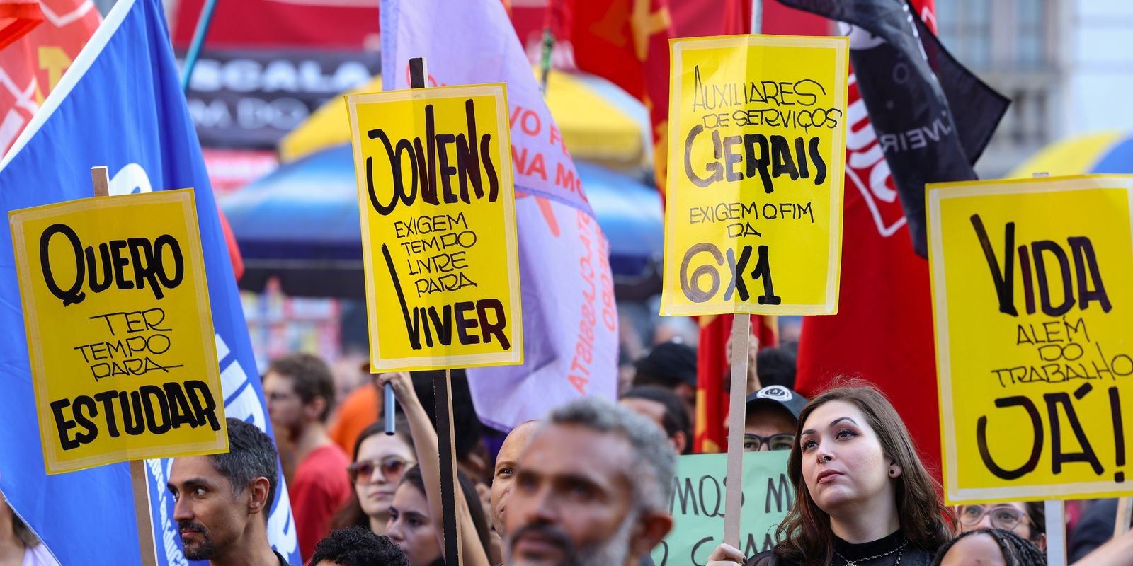 flavio-bolsonaro-sugere-pagamento-por-hora-em-alternativa-a-escala-6×1