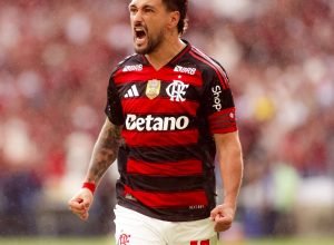 arrascaeta-e-escolhido-como-craque-do-premio-brasileirao-2025