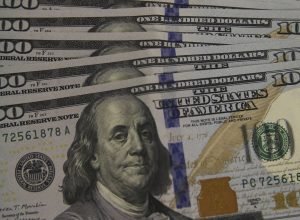dolar-cai-para-r$-5,24-em-dia-de-correcao-no-mercado