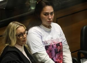 monique-medeiros-se-entrega-a-policia-e-volta-a-ser-presa