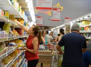 fim-da-escala-6×1:-estudos-divergem-sobre-impactos-no-pib-e-inflacao