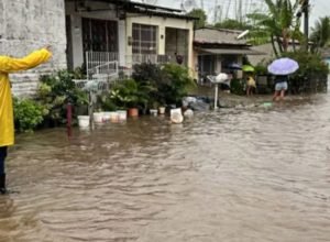 chuvas-em-pernambuco-causam-deslocamento-de-9,4-mil-pessoas 