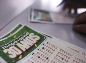 caixa-eleva-para-r$-320-milhoes-estimativa-de-premio-da-mega-30-anos