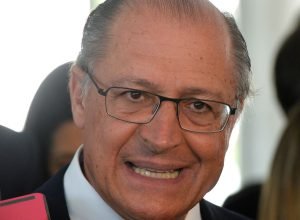 e-factoide-do-cla-bolsonaro-para-desviar-do-caso-master,-diz-alckmin