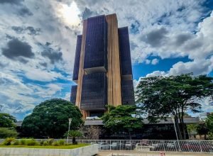 pec-no-senado-facilita-cooptacao-do-banco-central,-dizem-economistas